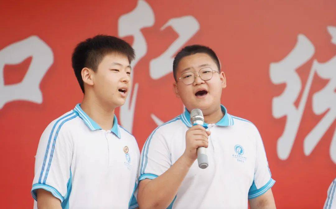 李乾赫同学带来原创朗诵《在山的那边》青春少年不惧风,笑染长空报