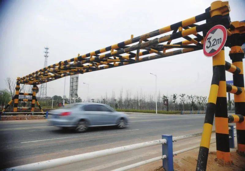 限高2.5米!一个误判,结果