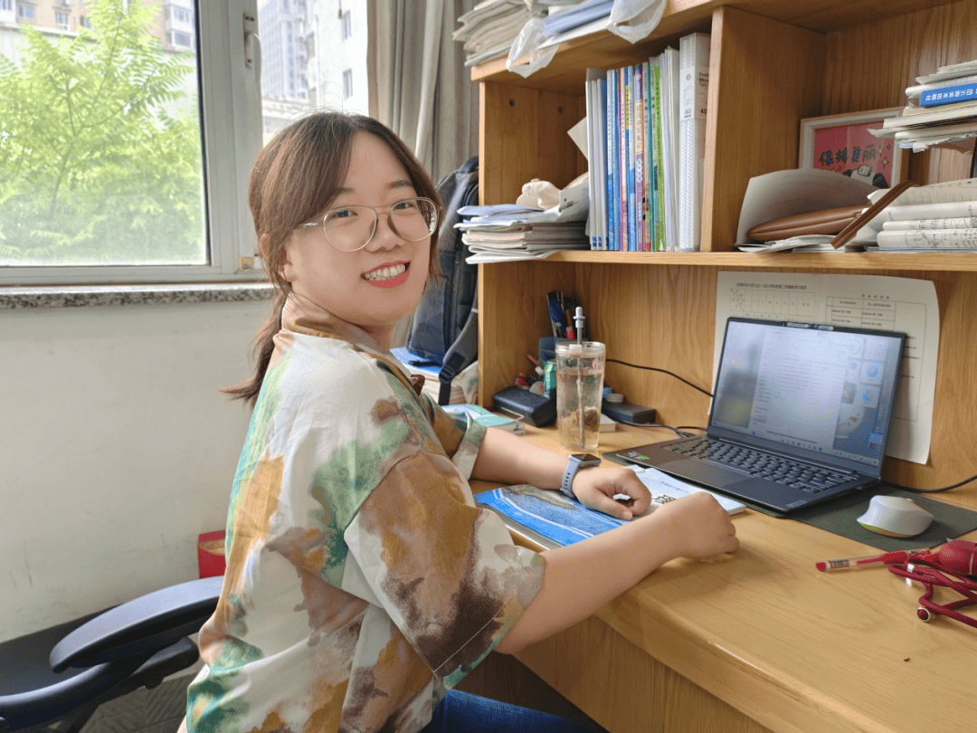 刘今，毕业于美国马萨诸塞大学，硕士研究生。高中地理教师，备课组长。