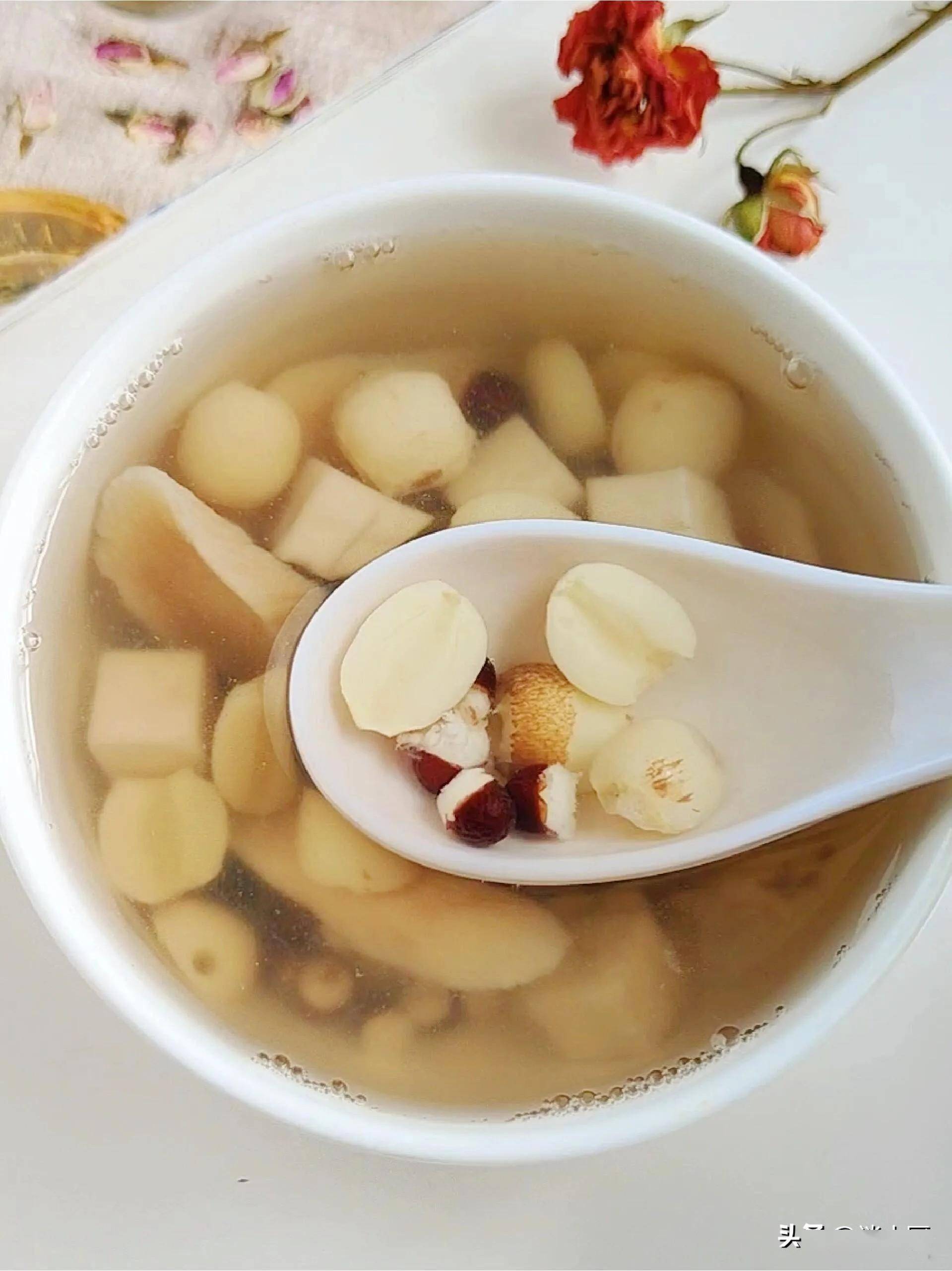 四神汤3.莲子山药猪肚汤2.莲子清心汤1.五白羹