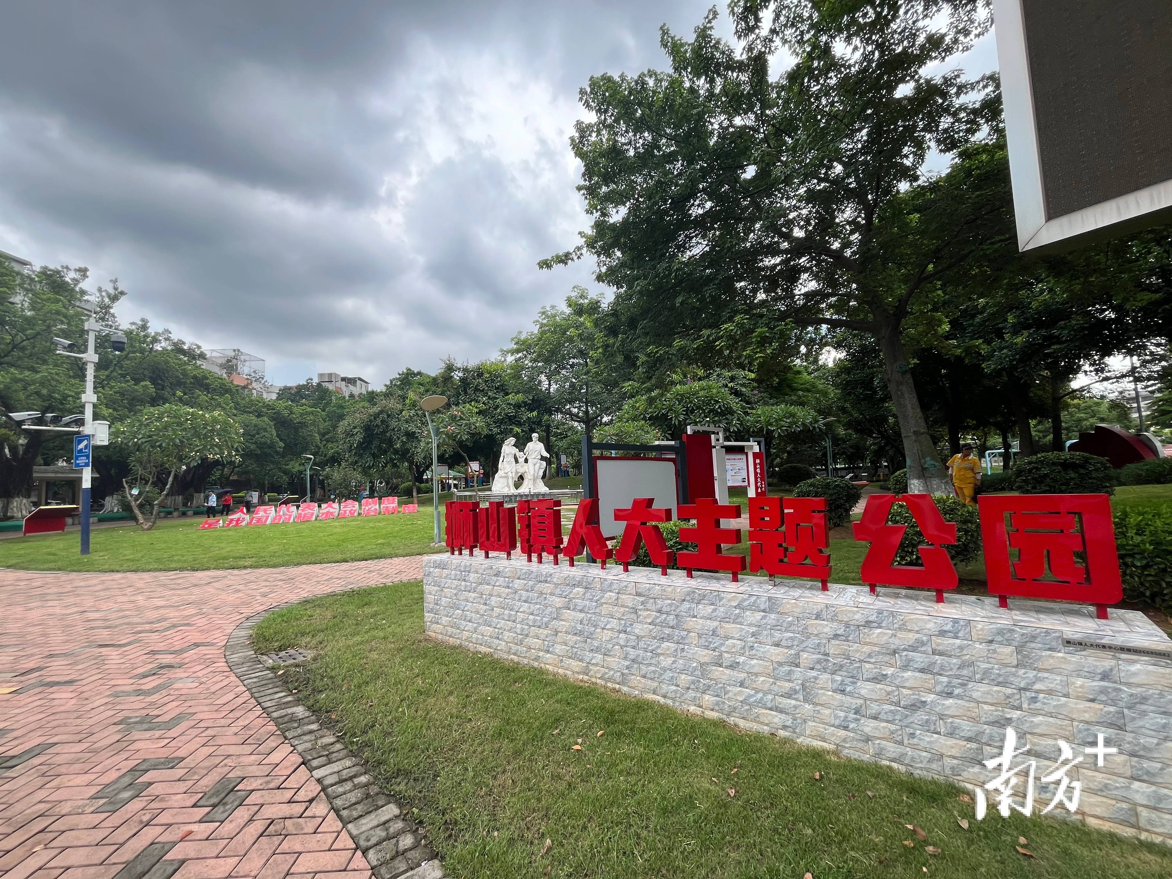 实地调研状元社区桂丹路闲置地块7月4日,佛山市人大常委会主任胡钛,副