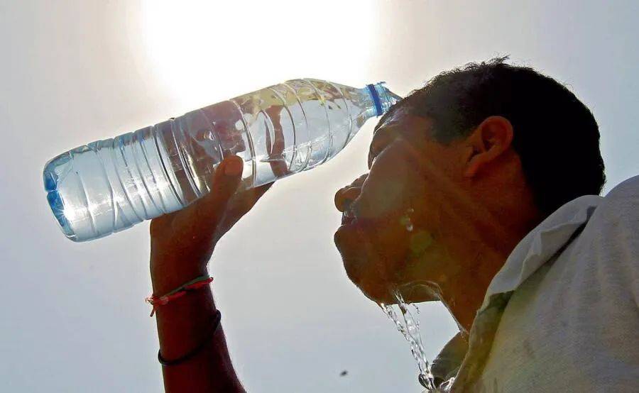 热热热!阿联酋夏季温度突破50℃,极端高温会持续多久?_气温_酷暑_内容