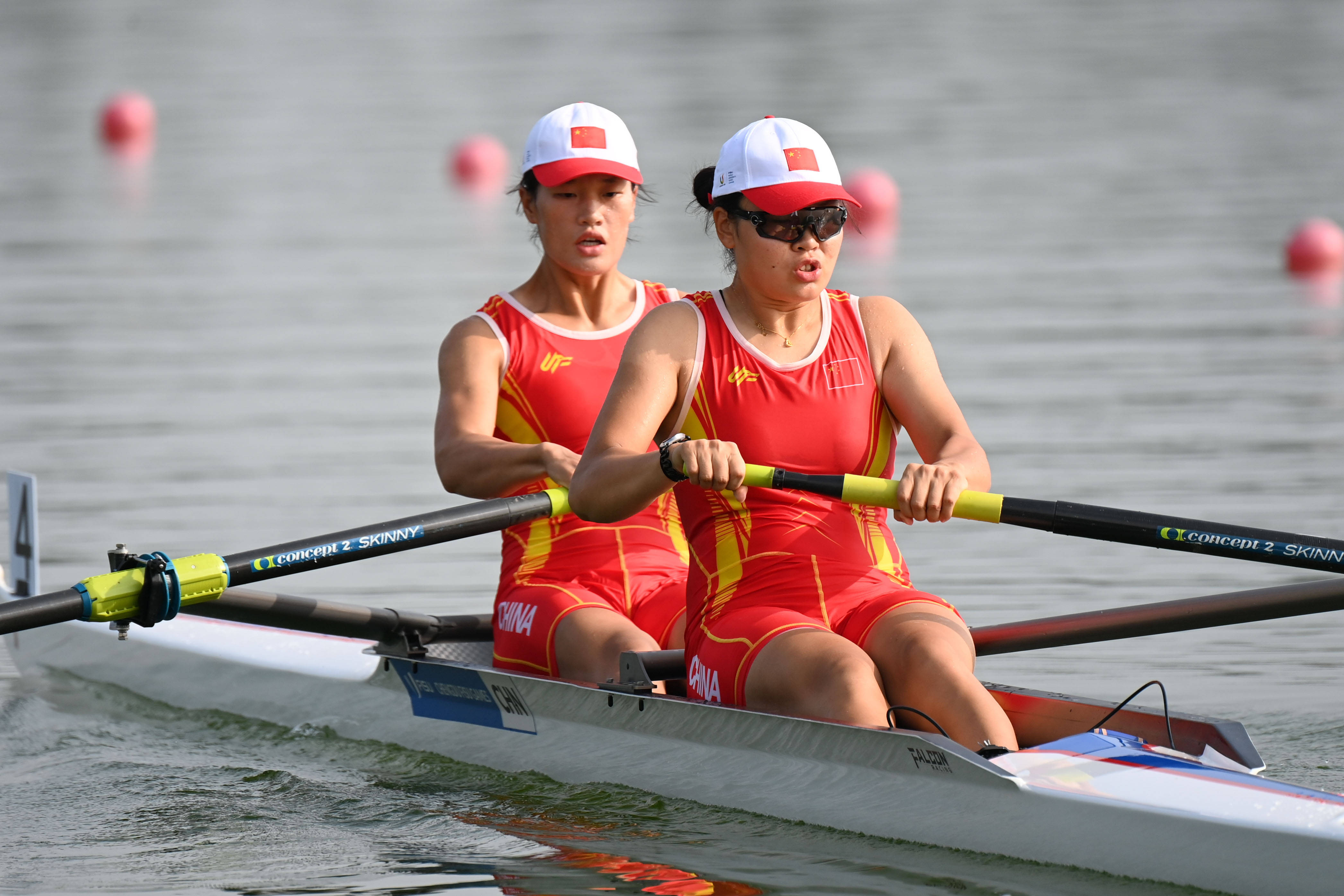 1896年第一届雅典奥运会,赛艇就已经被列为正式比赛项目,但由于恶劣的