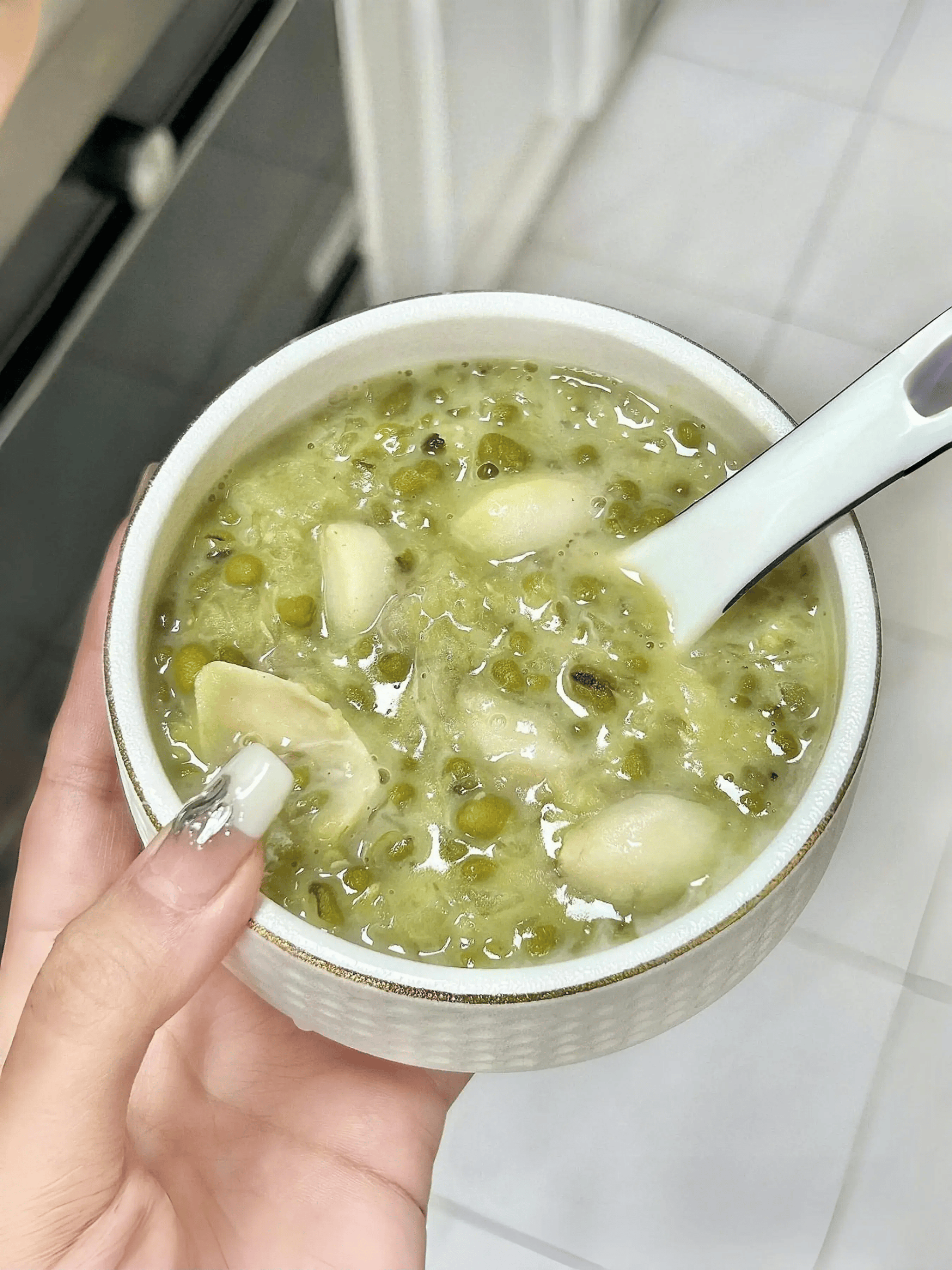 连喝了几天绿豆银耳羹,没想到太太太润了