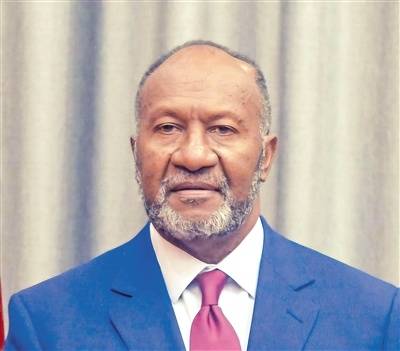 夏洛特·萨尔维,1963年4月出生于瓦努阿图.2002年当选议员.