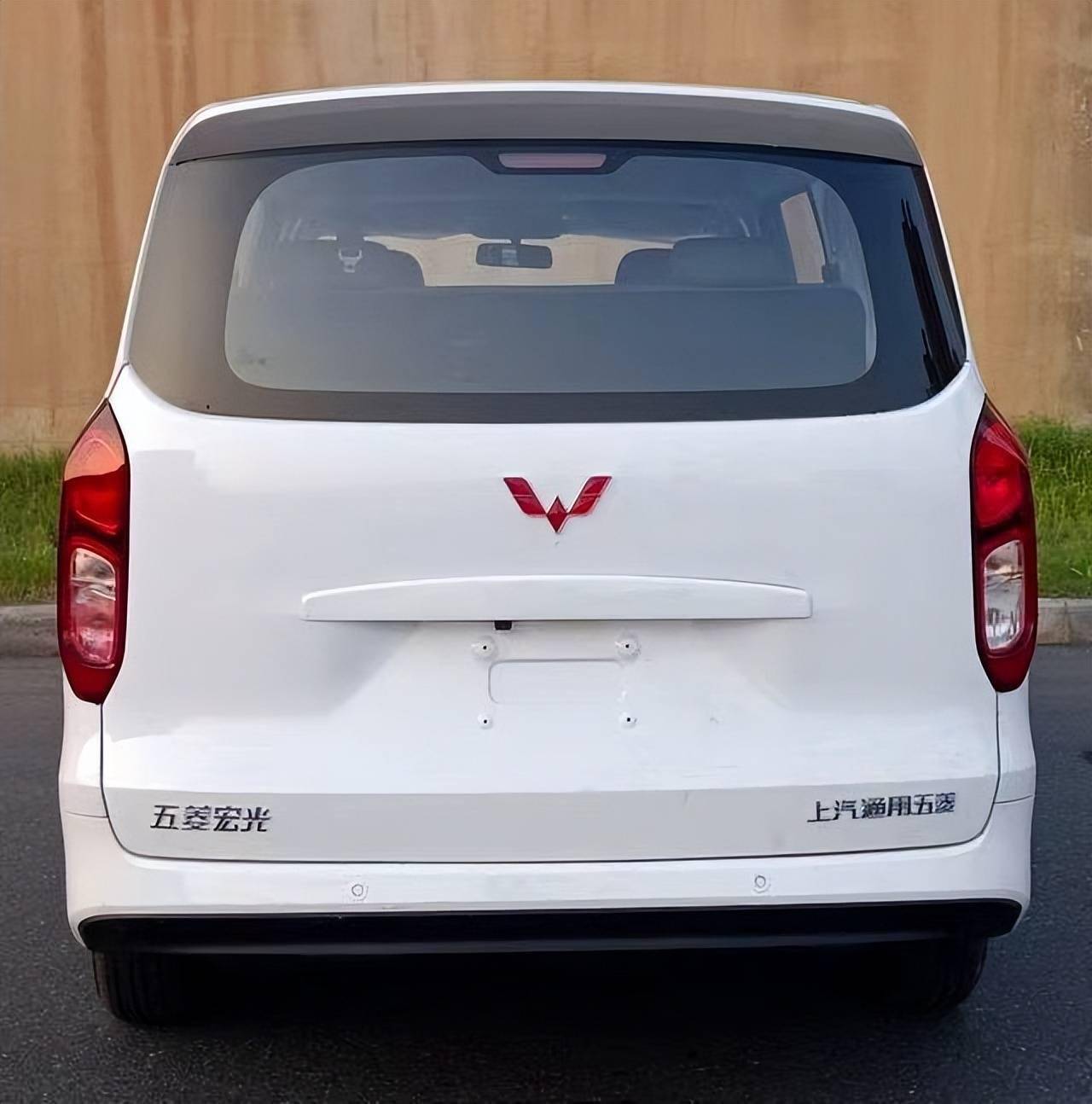 外观设计大改,提供纯电,燃油两种动力,五菱宏光你变了!