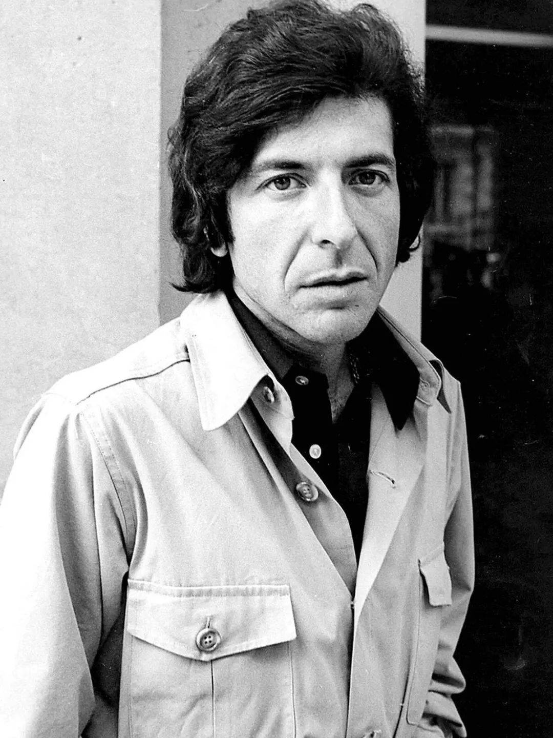 莱昂纳德·科恩:万物皆有裂痕,那是光进来的地方