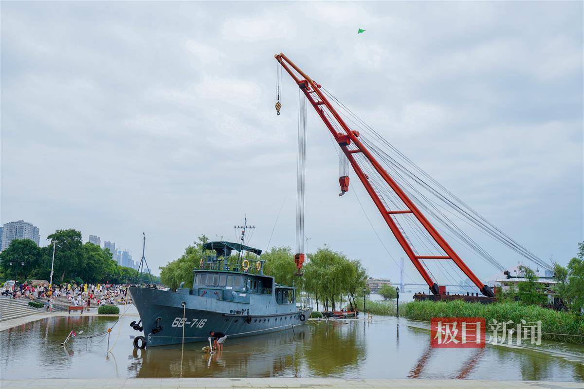 江水下降,吊船校正66-716艇_江滩_长江_管理