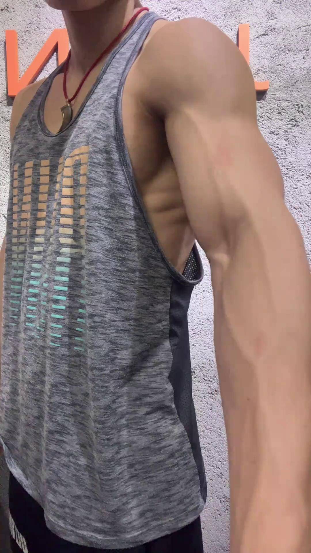 仙女看的东西 双开门身材 腹肌人鱼线 健身带来的反差感 夏天该有的