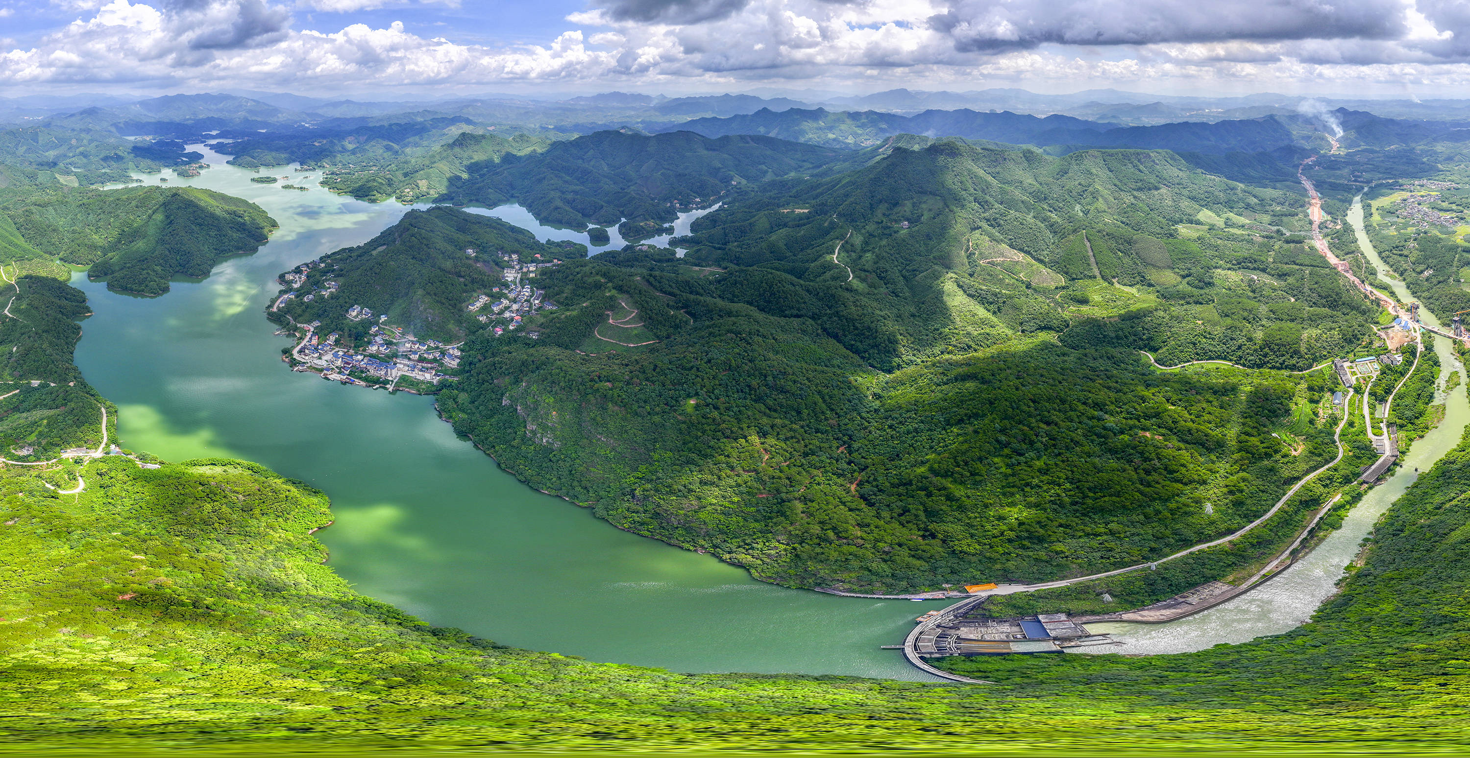 广西苍梧:绿水青山美如画