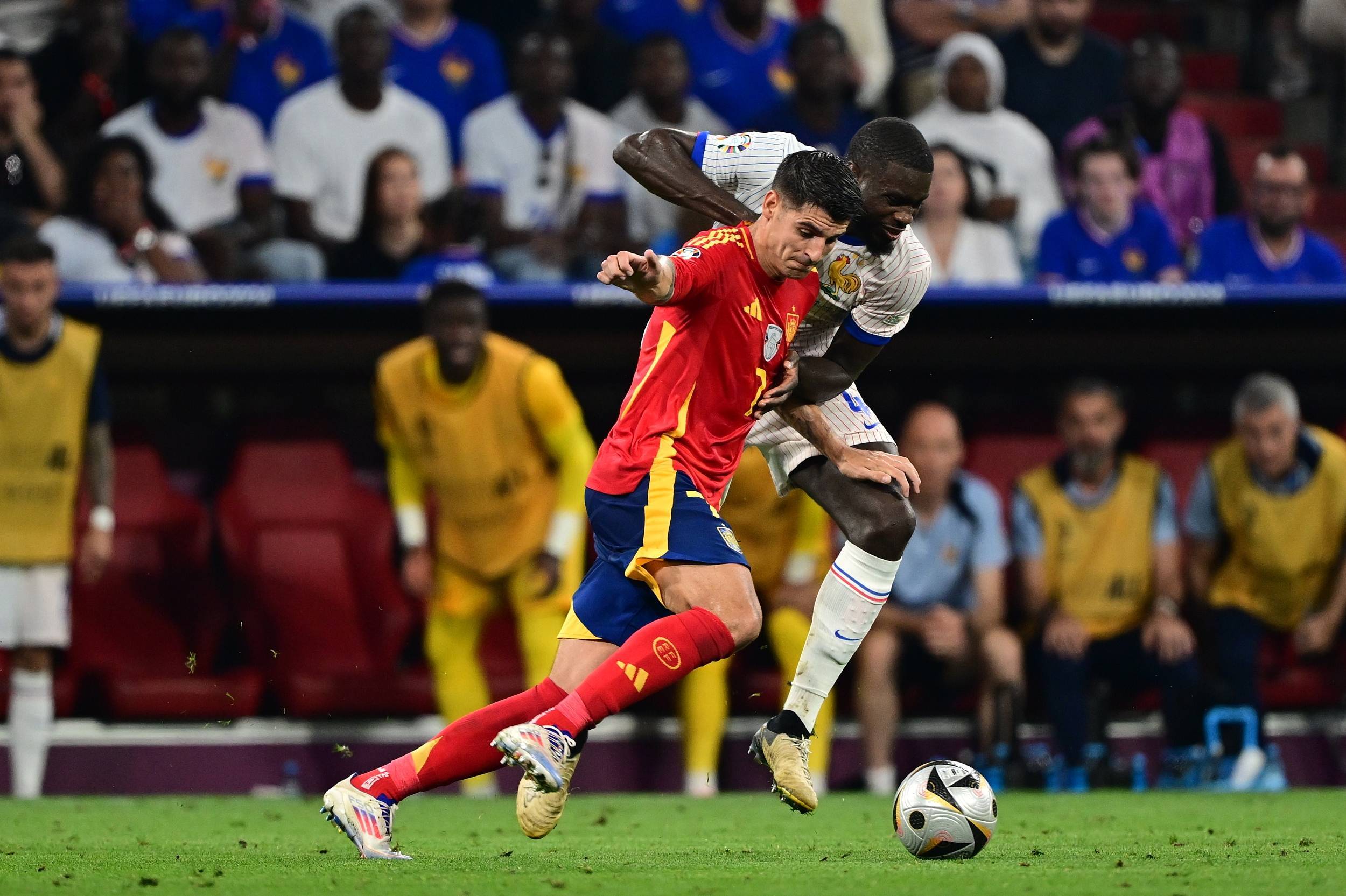 早安·世界|西班牙2-1逆转法国挺进欧洲杯决赛