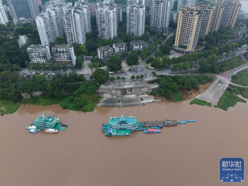 嘉陵江入汛以来首次洪峰过境重庆