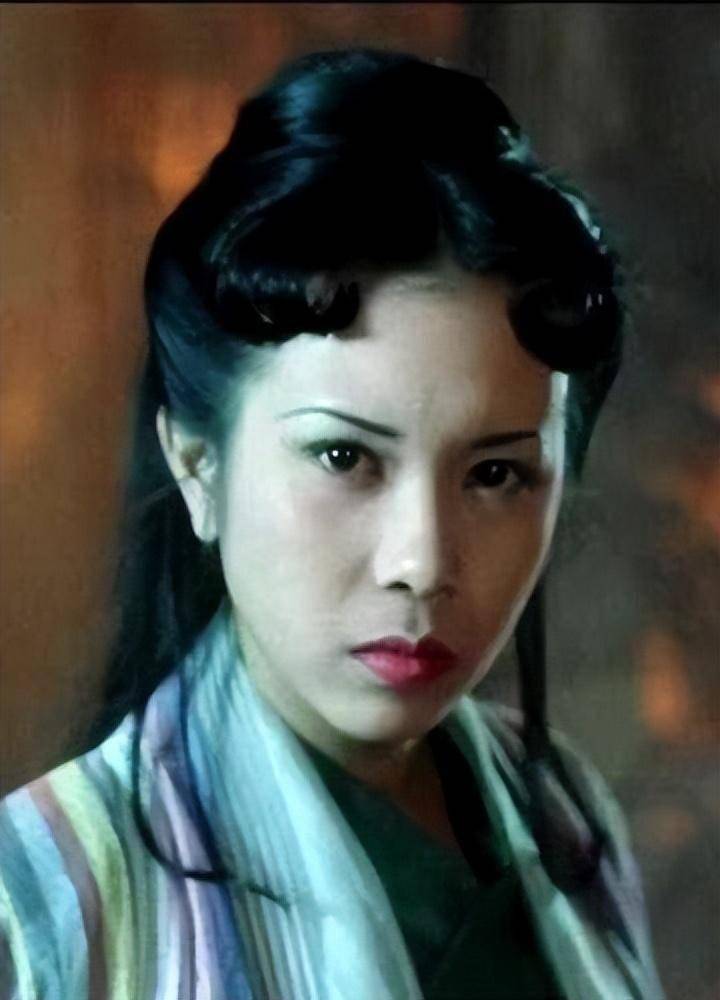 莫文蔚在音乐上,独树一帜的嗓音和风格让人为之着迷,舞台上的表演也让