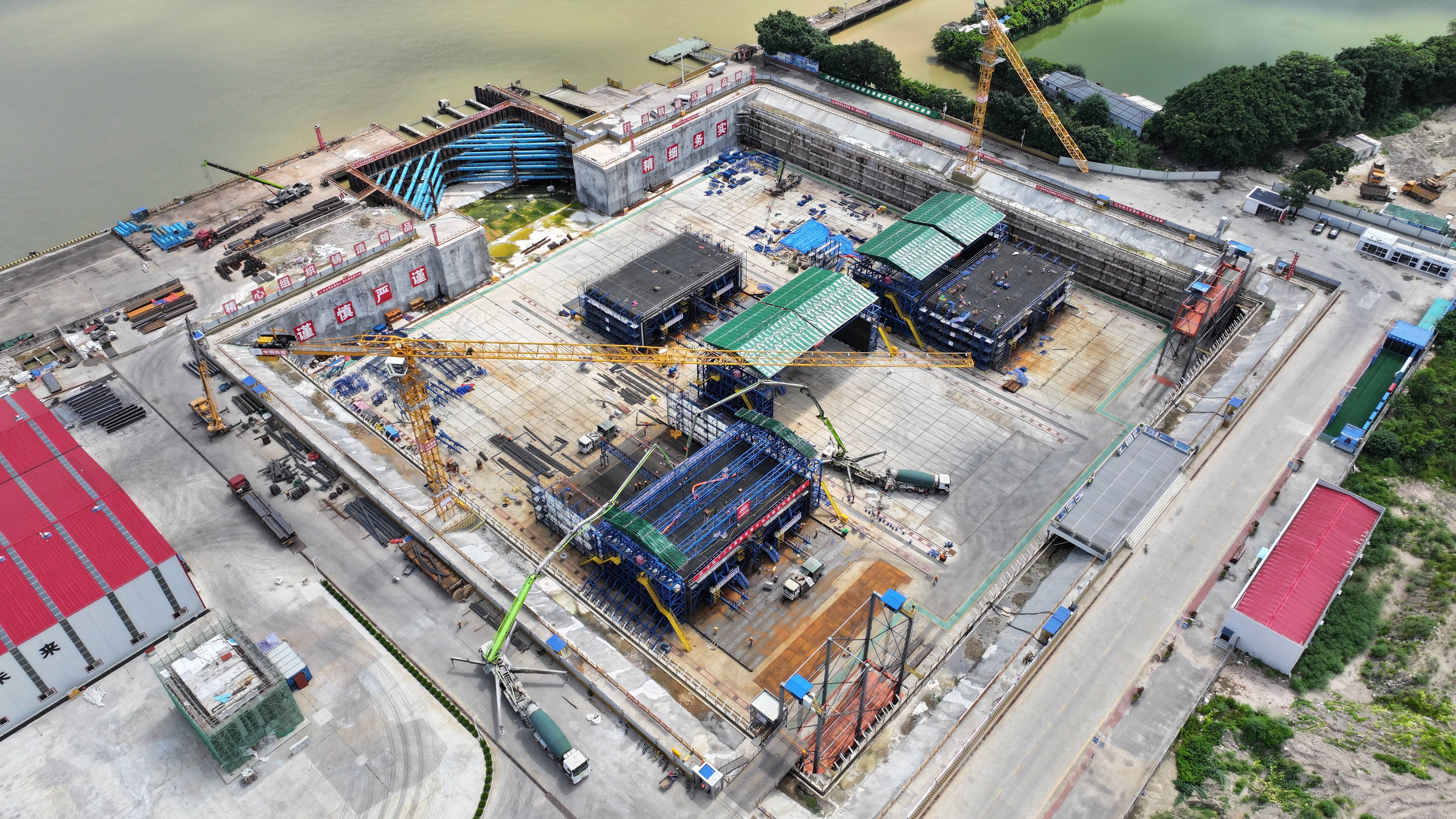 鱼珠隧道首节沉管开始浇筑,为华南在建最长内河沉管隧道