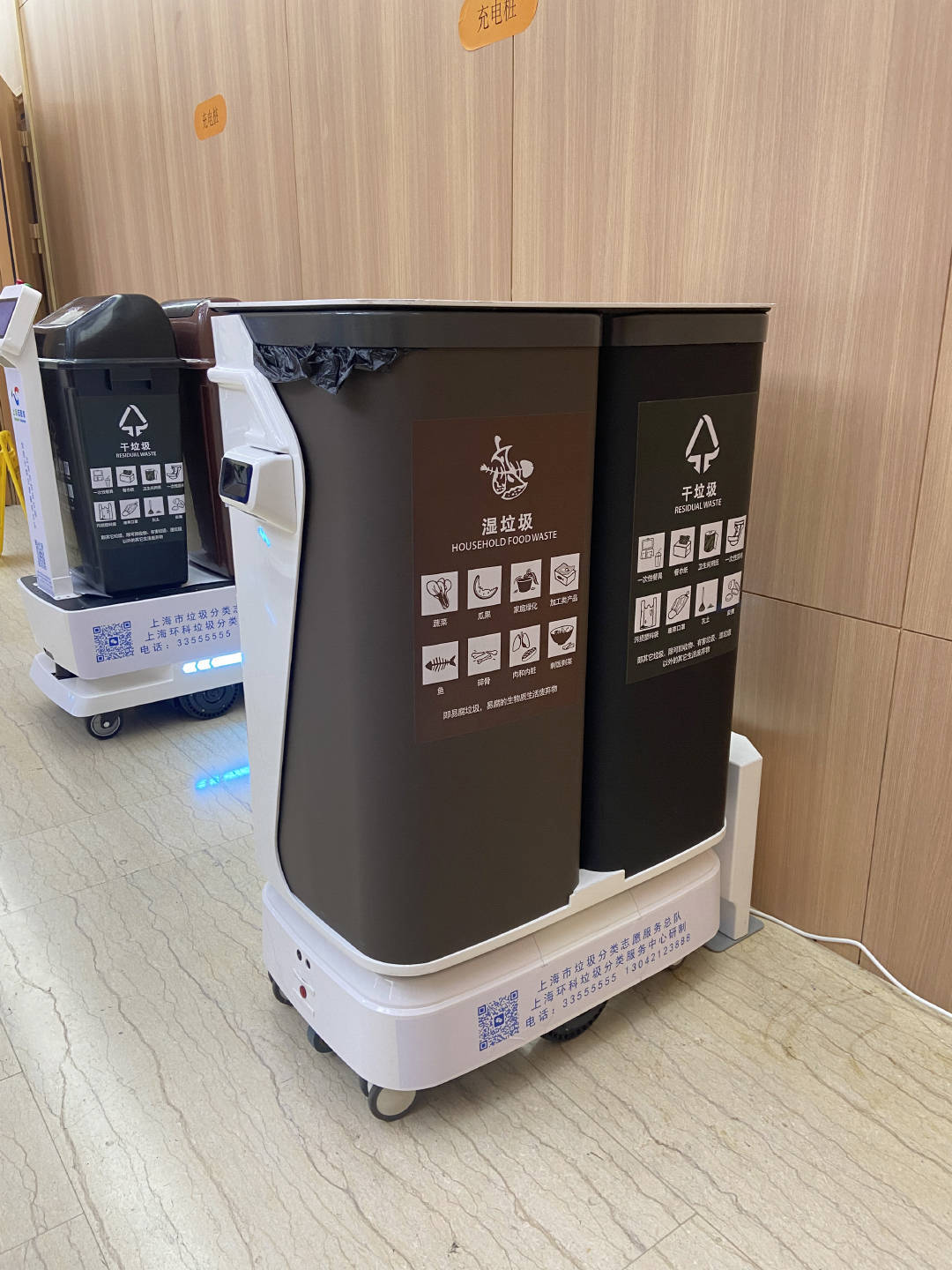 垃圾箱造型多样,机器人上门收垃圾,上海推进垃圾精细化分类