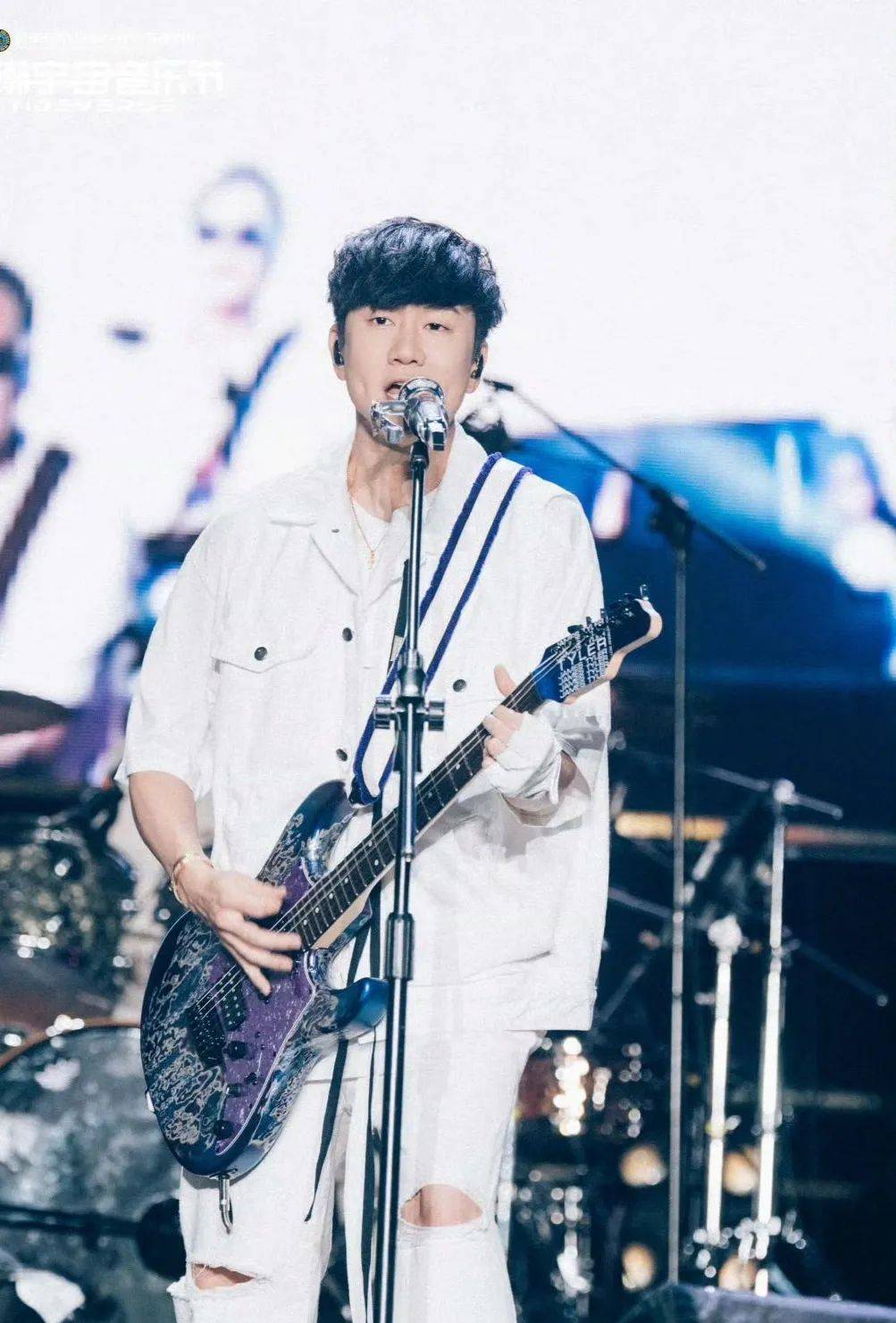 王菲谢霆锋同居?李梦隐婚?林俊杰退圈内幕?贾玲回归王牌综艺?