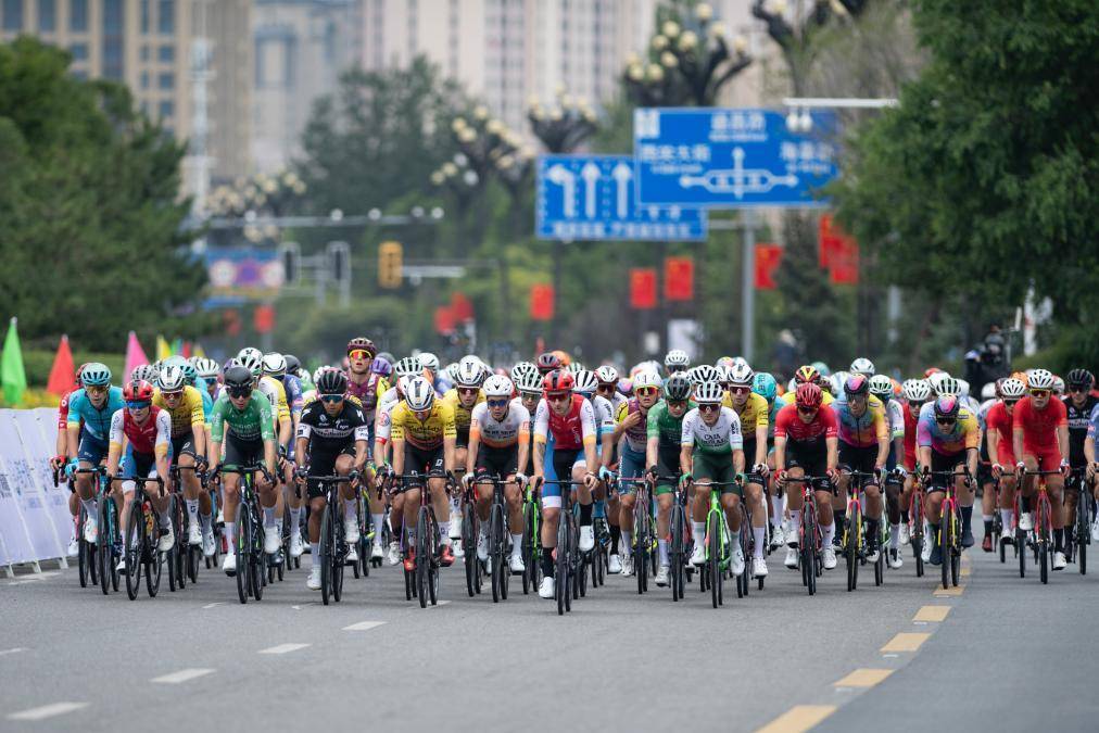 环湖赛一路生花——在青海湖遇见美丽中国_赛事_国际自盟_自行车赛