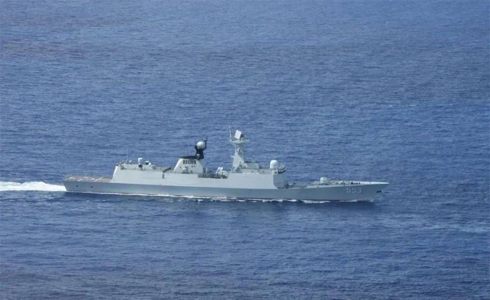 贾晓鹏 摄▲中方导弹护卫舰咸宁舰.