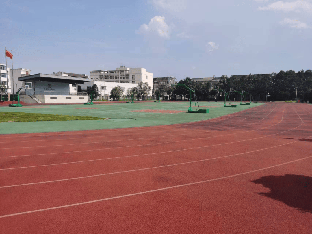 学校名称:瑞安市陶山镇中学学校地址:瑞安市陶山镇花园底村文化路8号