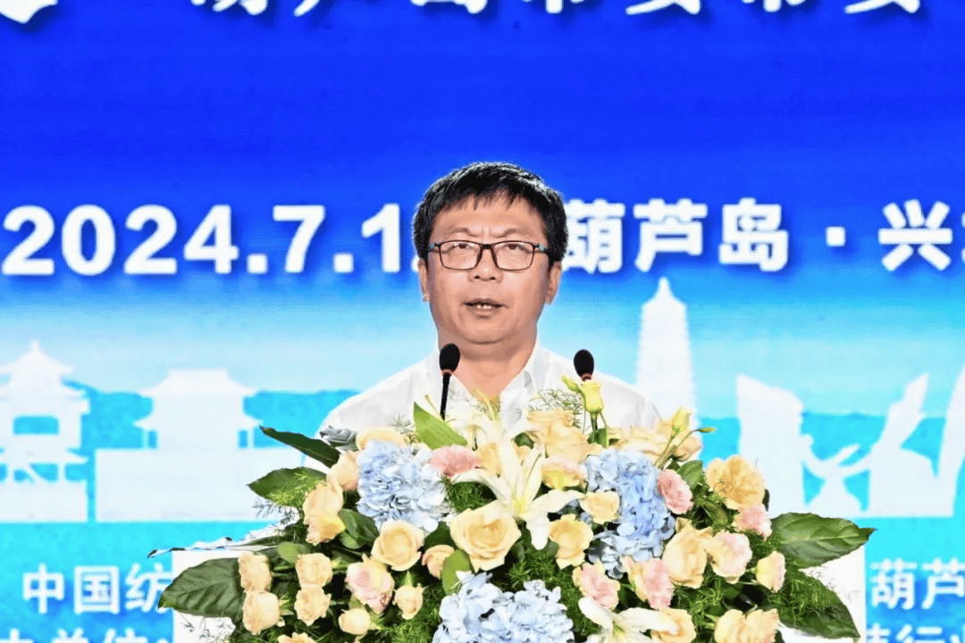 近年来,辽宁省兴城市各级党委,政府对兴城泳装产业的建设与发展高度
