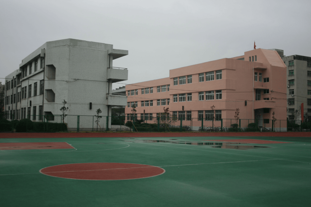 学校名称:瑞安市塘下镇场桥中学学校地址:瑞安市塘下镇场桥办事处代上