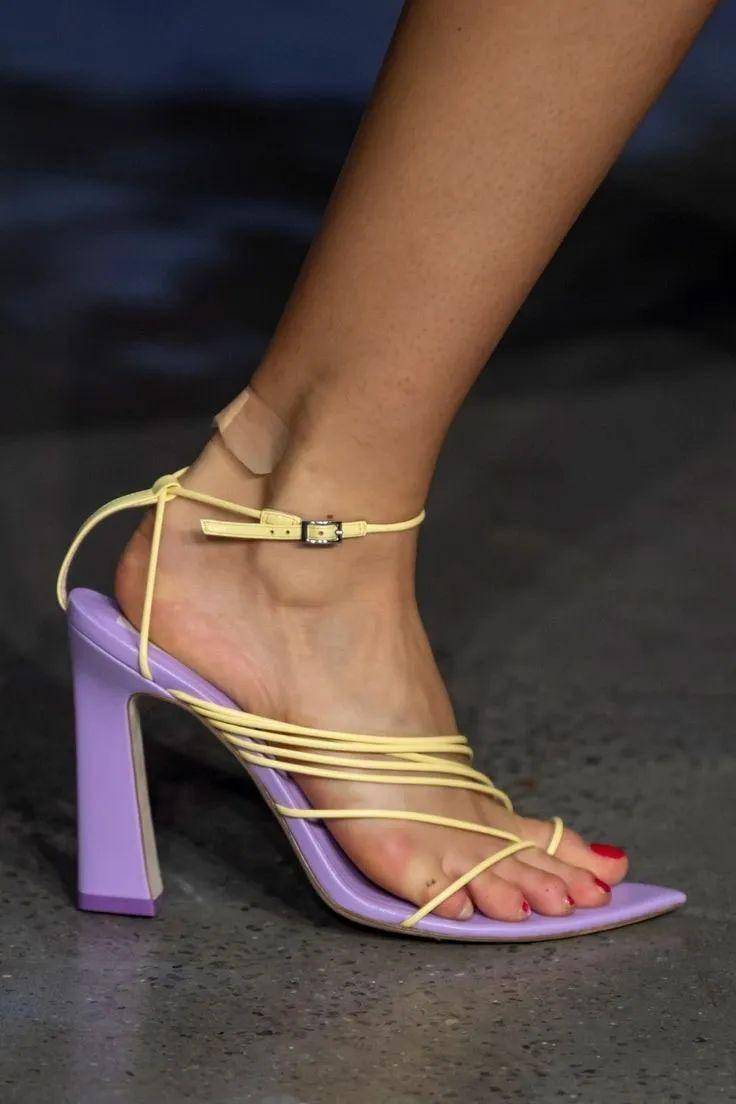 脚型_细带_脚趾头