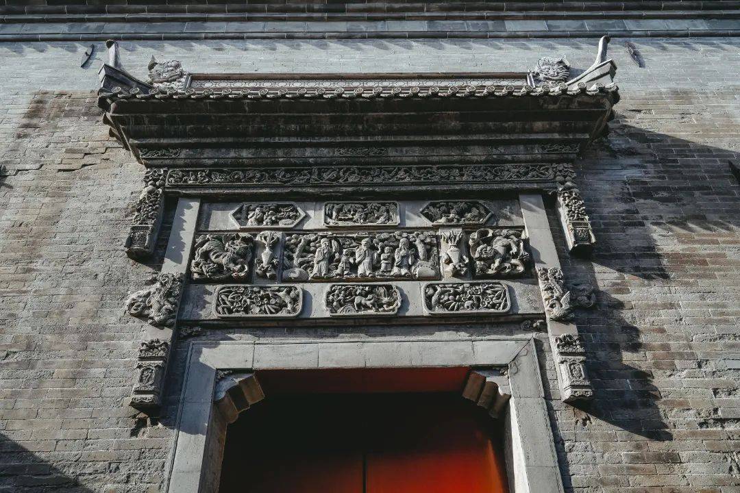 在淮军公所北部则体现出另一种中国传统建筑风格,即北方四合院建筑.