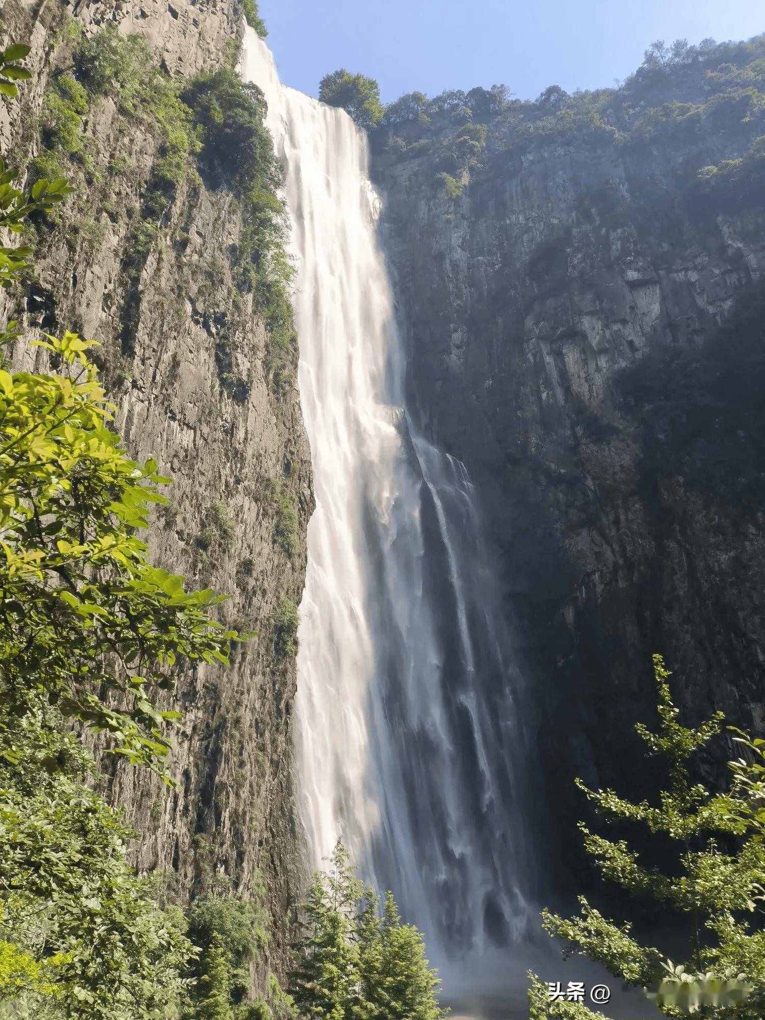 瀑布_山水画_北门