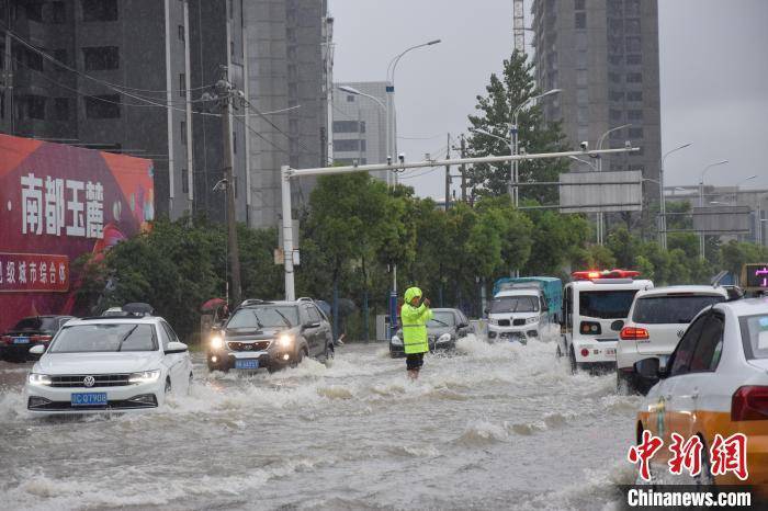 河南周口暴雨图片