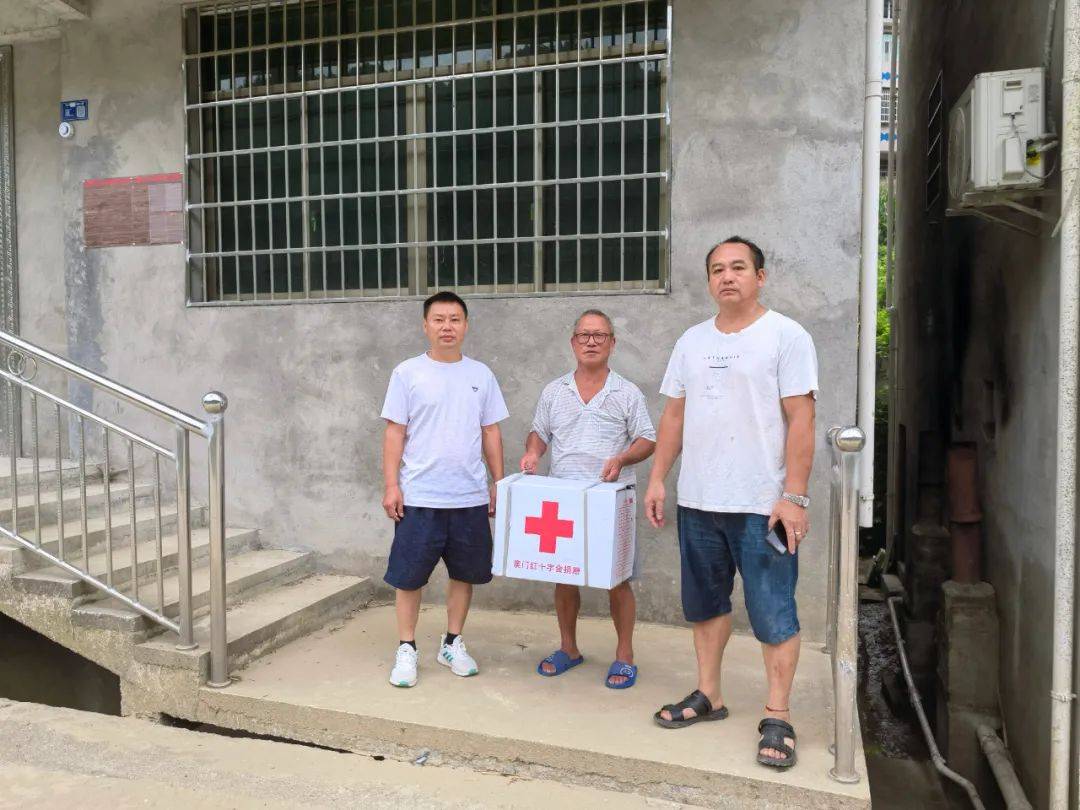 石洞镇:爱心捐赠,情暖群众