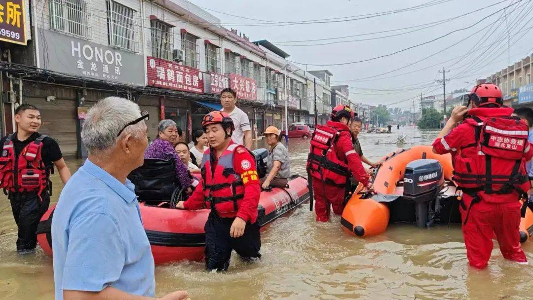 7月14日以来,南阳遭遇连续强降雨天气,打破今年河南最强暴雨纪录.