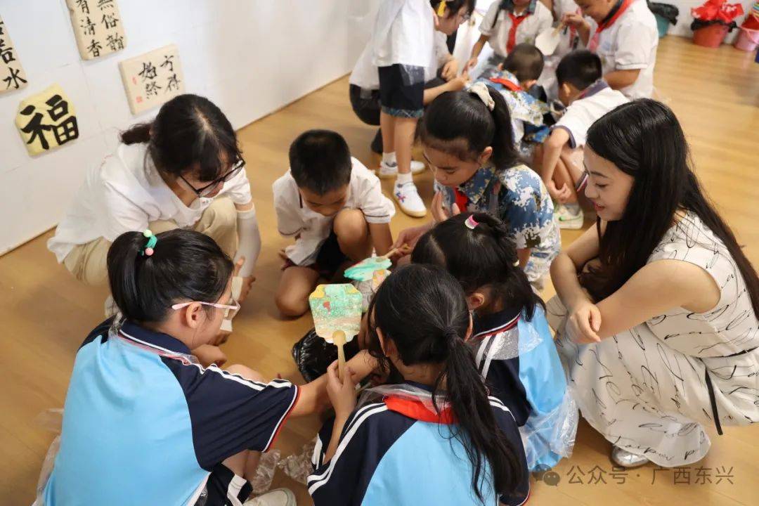 陕西师范大学到东兴市开展边境国门红烛苗圃青少年交流成长营实践