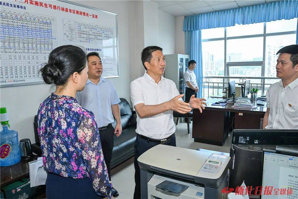 (7月16日上午,市委书记许忠建专题调研民生实事和社会保障工作.