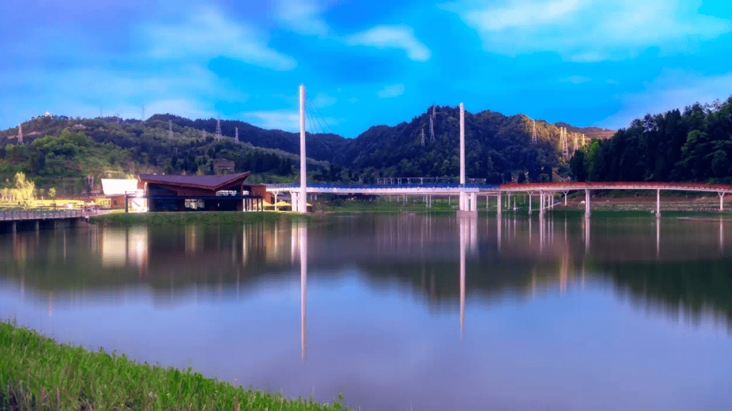 游玩路线:>景区入口>玉女潭>神掌镇妖>钱厂湾>水漫丹霞>蜡染石>望仙台