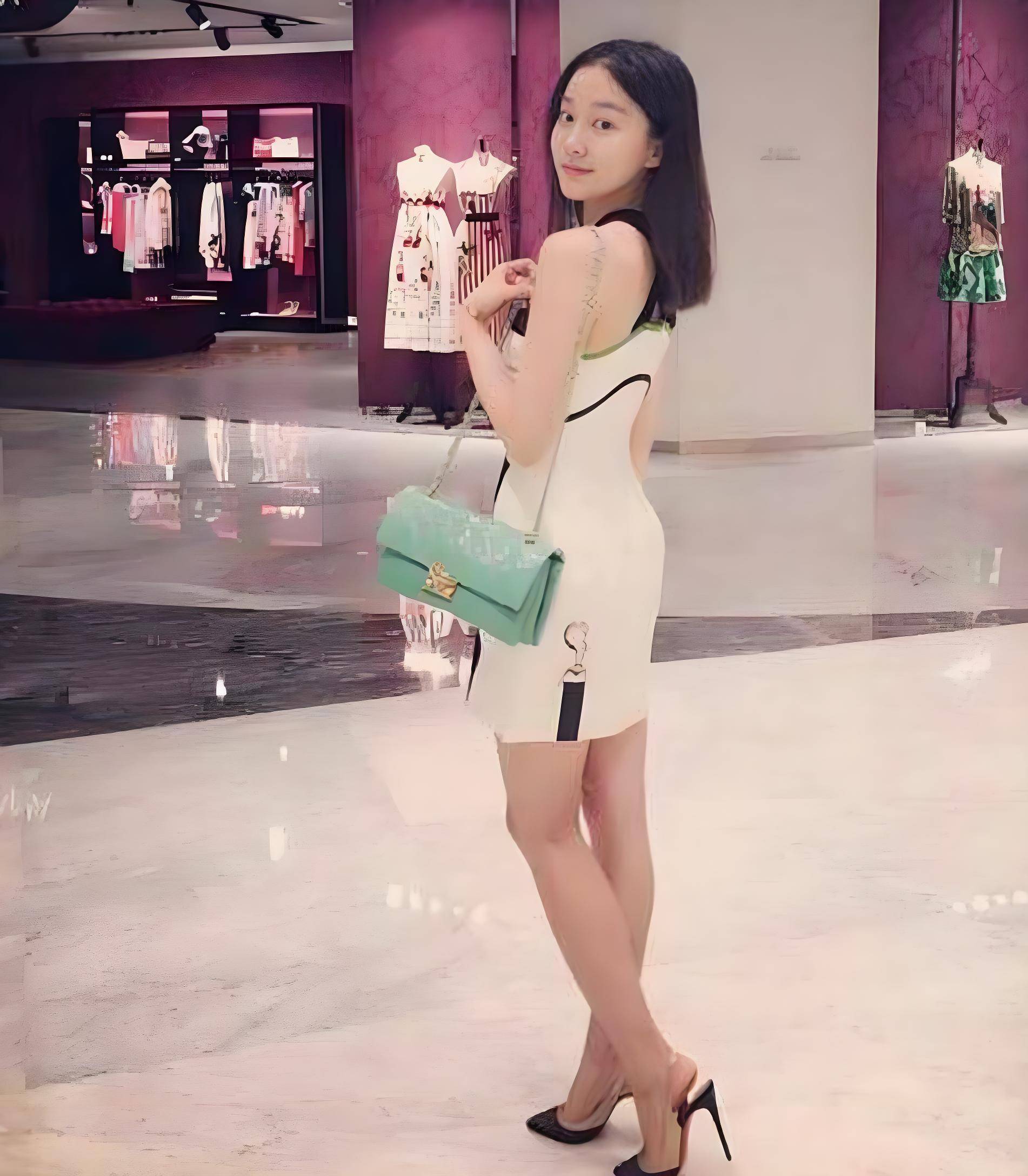 马龙的校花妻子罕见露脸,颜值不输女明星,难怪拒绝多位女神示爱