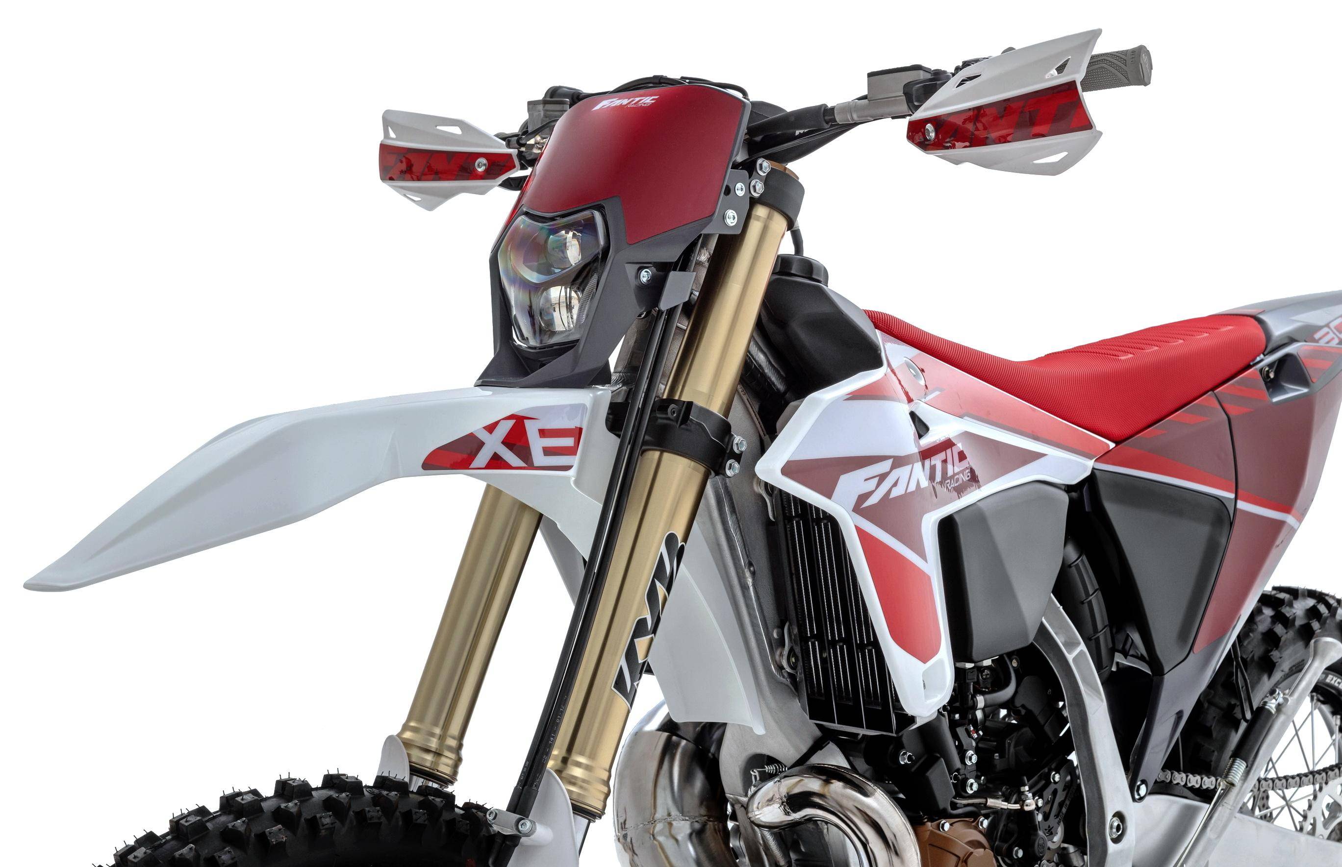 来自 yamaha 平台,fantic 2025 xe 300 两冲电喷越野赛车