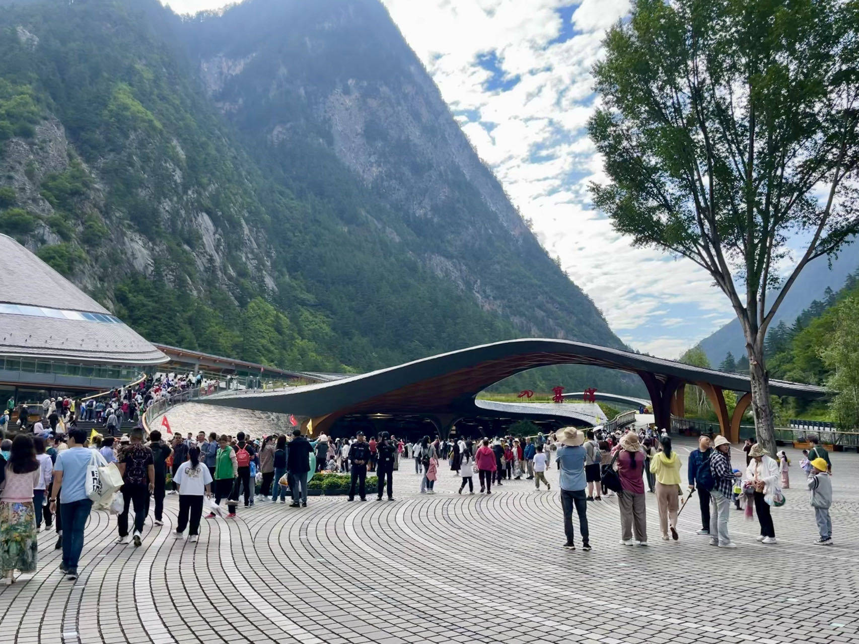 接待游客超200万，九寨沟为何被“老广”偏爱？_旅游_景区_吸引力