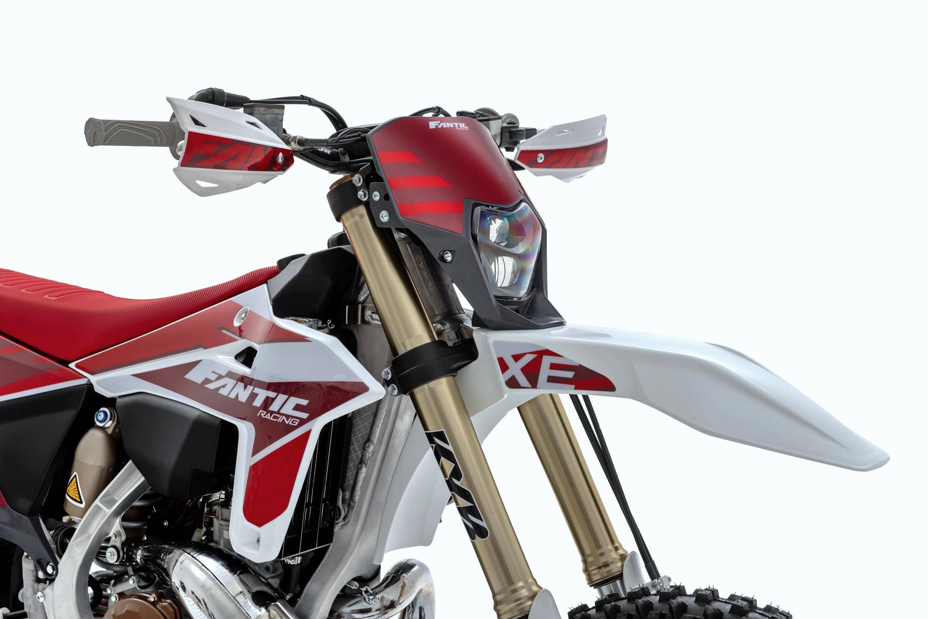 来自 yamaha 平台,fantic 2025 xe 300 两冲电喷越野赛车