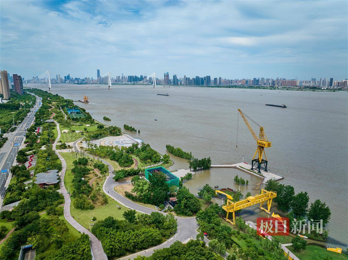 26.88米,长江武汉段再次接近警戒水位