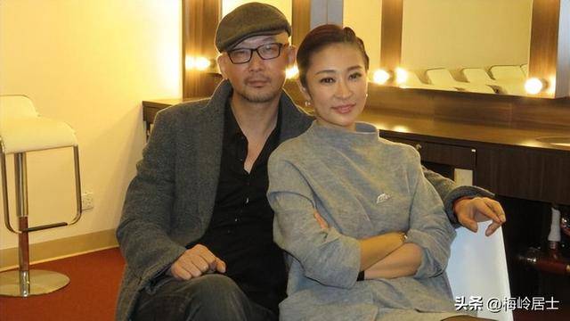 娱乐圈的爱情故事总是扑朔迷离,充满戏剧性,而导演管虎,演员马伊琍和