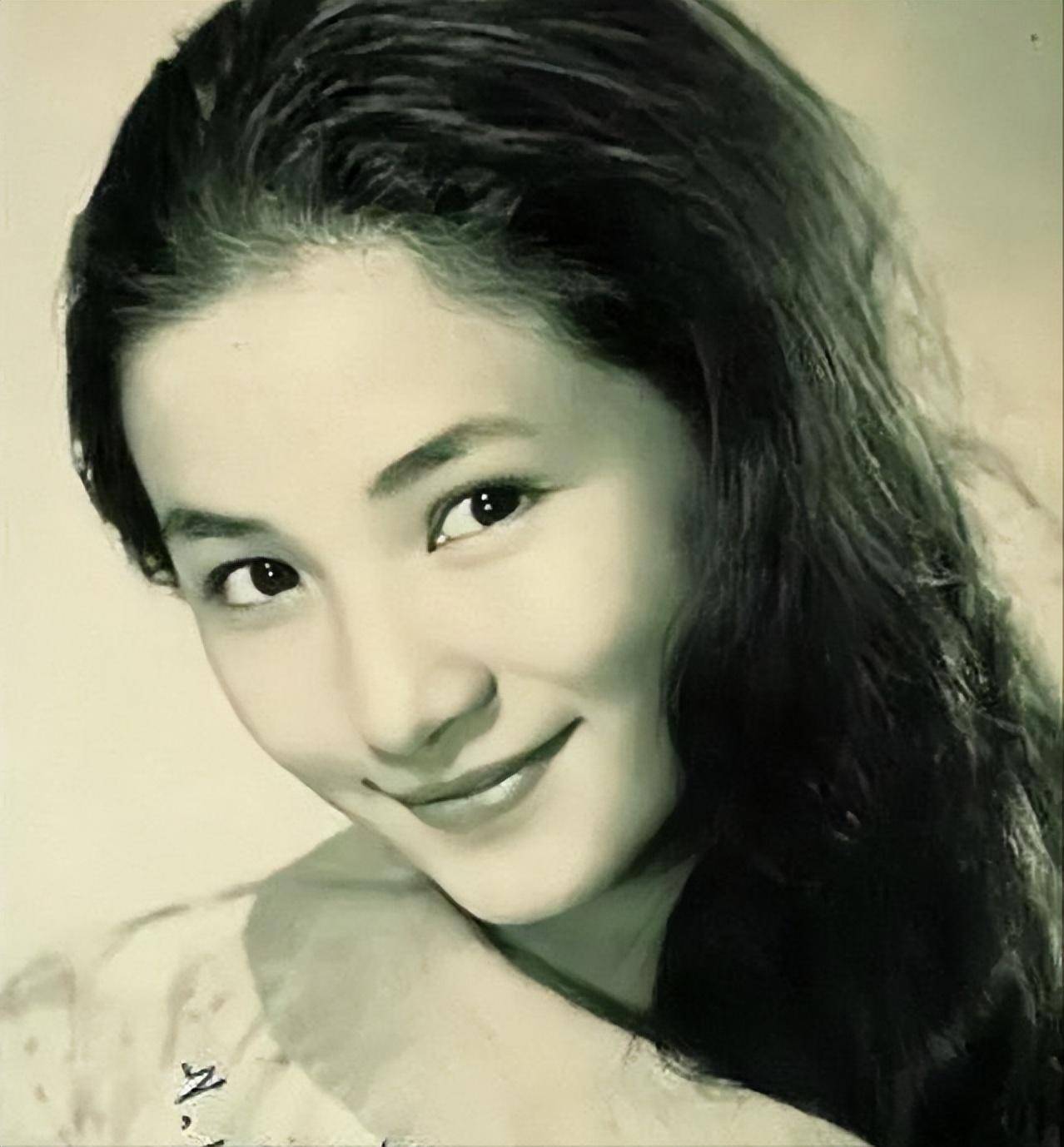 演员郑佩佩去世,曾出演《唐伯虎点秋香》《卧虎藏龙》