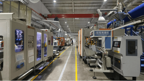 "今年上半年我们新上了4条智能清洁注塑机,提高了产能,目前我们日产能