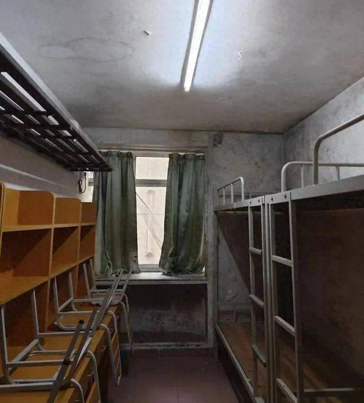 高校学生宿舍墙面发霉甲醛超标?暨南大学:正在跟进解决