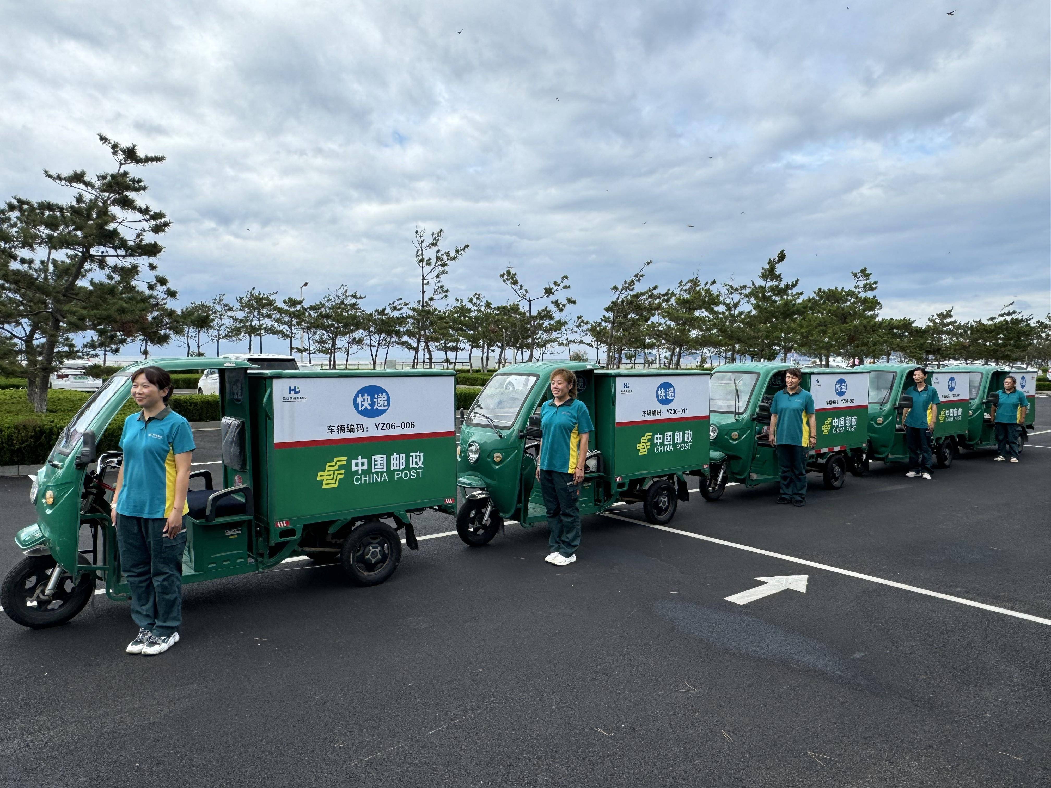 小三轮着"新衣",烟台黄渤海新区邮政快递三轮车有了身份"名片"!
