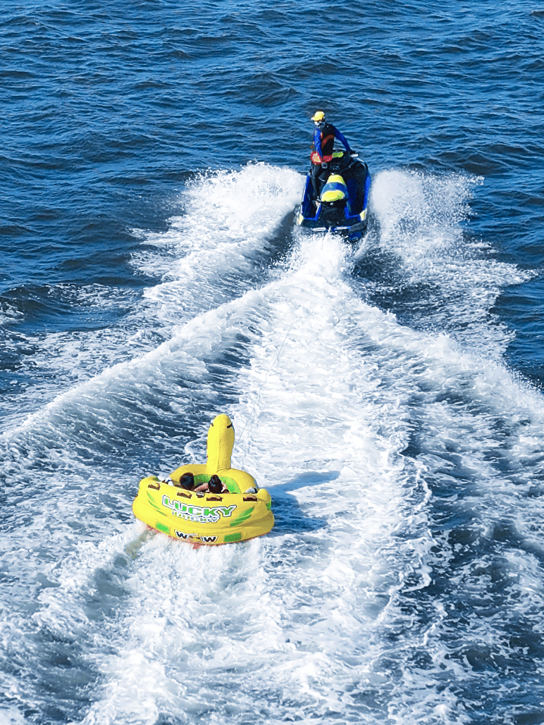 重点推出摩托艇,极速飞鱼,桨板,水上自行车,电动船,帆船等水运动产品