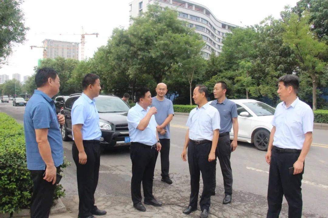 滨州市城市管理局党组成员、副局长齐学峰带队到黄山街道开展城市管理系统行政执法人员文明执法情况专项监督检查_综合_基层_商铺
