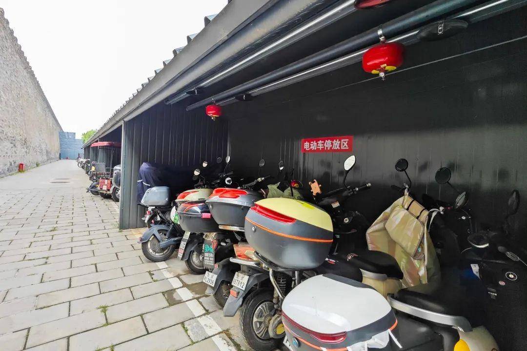 太和殿、乾清门广场有共享充电桩？故宫博物院辟谣：假的，软件中显示的充电桩均不存在