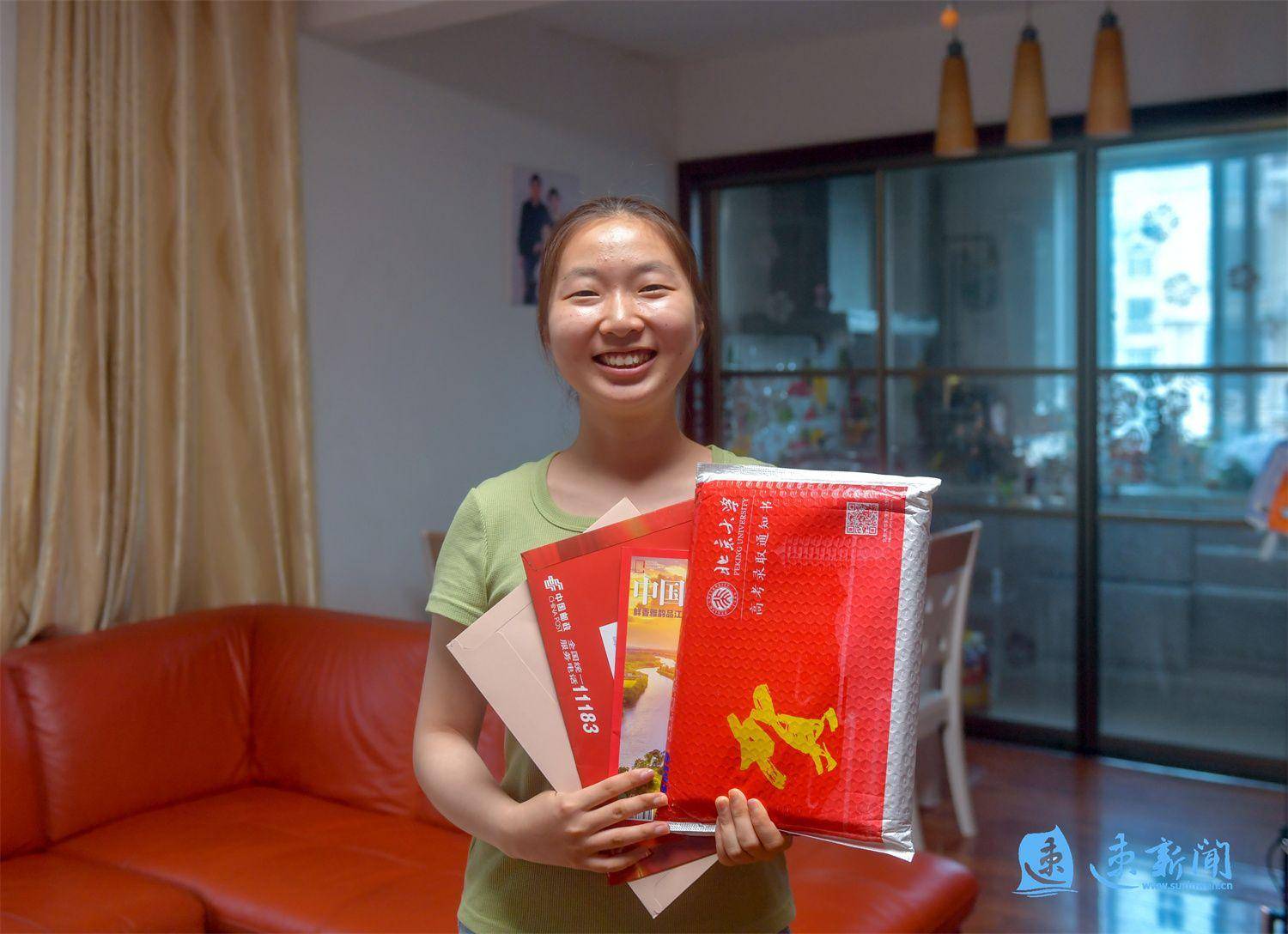 北大录取通知书到了!收件人是王小涵_女儿_王猛和_新生