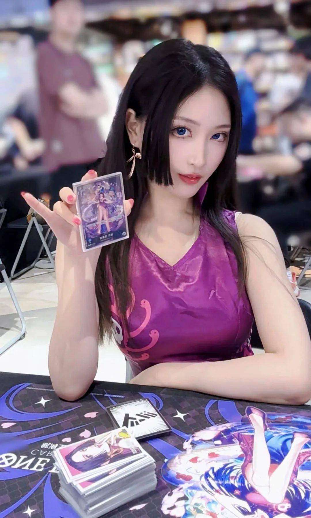 海贼王女帝cos,这性感的身材和大长腿真的太太太爱了