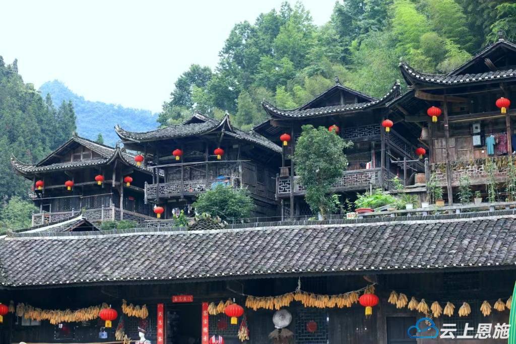  p>云上恩施报道(宣恩通联记者唐今朝 通讯员 吴训果)宣恩彭家寨,是